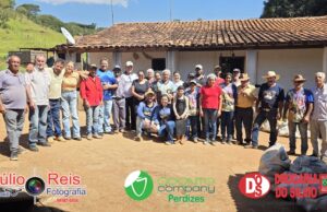 OS PREPARATIVOS DOS DOCES NA CASA DA DONA ESTELA – FESTEIROS JOÃO FLAUSINO NETO E FAMÍLIA