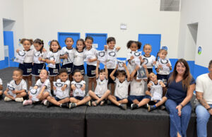 Prefeitura de Araxá inicia entrega de uniformes escolares para mais de 13 mil alunos da rede municipal.