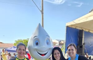 A chegada do Zé Gotinha mobiliza crianças e famílias em Perdizes durante campanha de multivacinação.